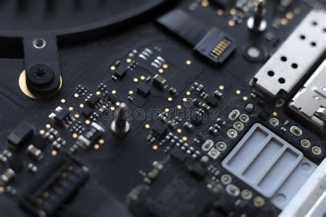 Afbeeldingsresultaten voor Binnenkant Moderne Computer