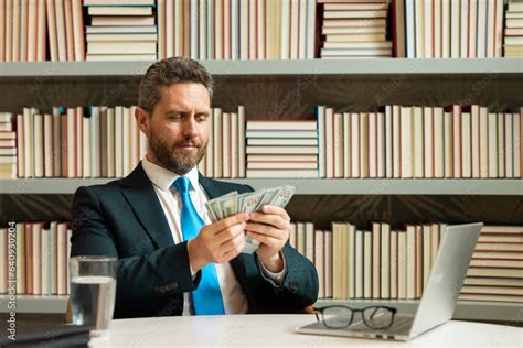 Money On the Table of a Business Man に対する画像結果