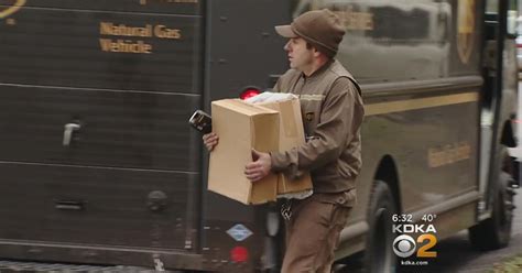 UPS Delivery Driver Night Time に対する画像結果