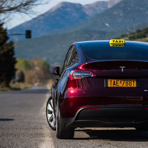 Tesla Taxi に対する画像結果