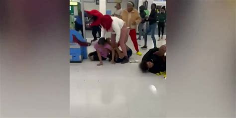 Fights at Walmart に対する画像結果