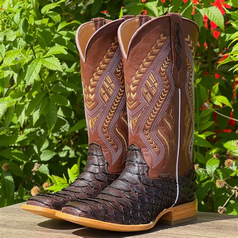 Toradh íomhá ar Brown Python Boots
