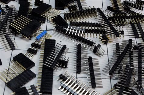 Résultat d’images pour Header Pin