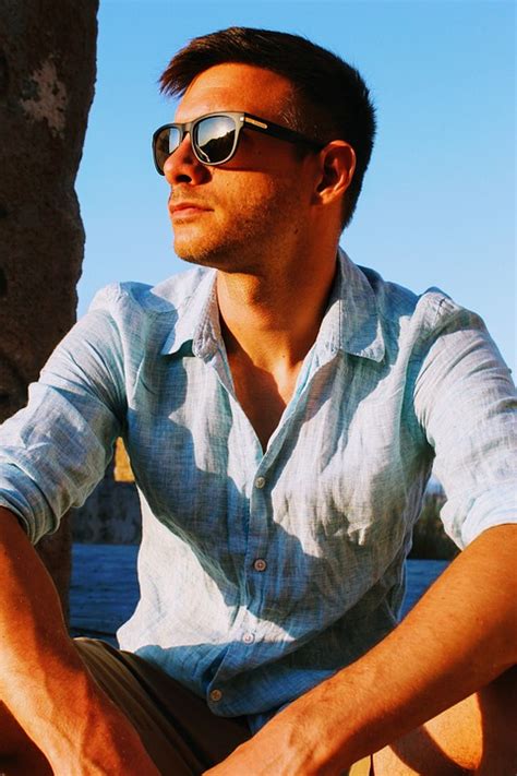 Bildergebnis für Modeling Spectacles Man