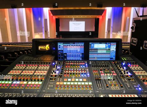 Radio Station Soundboard に対する画像結果