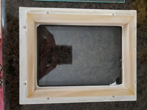 Securing a Window Insert into a Frame に対する画像結果