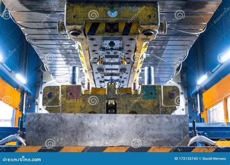 Metal Sheet Pressing Process కోసం చిత్ర ఫలితం