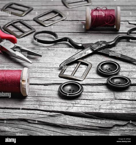 Toradh íomhá ar Outdated Clothes