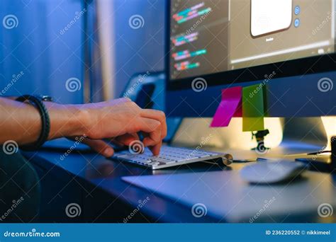 Developer Typing His Code に対する画像結果