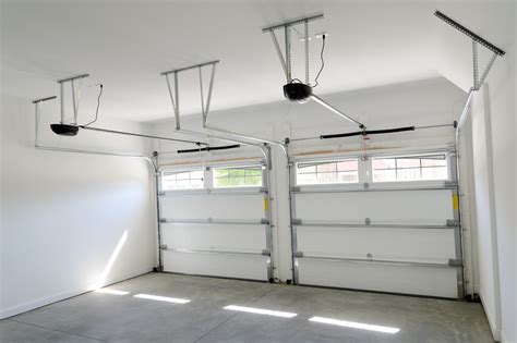 Toradh íomhá ar How to Hang a Garage Door