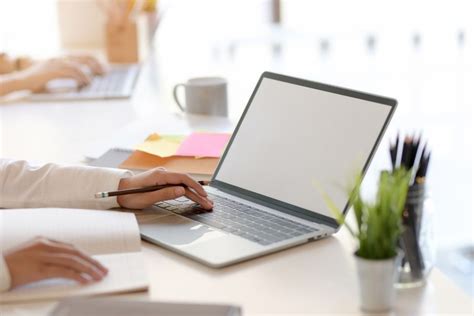 Yellow Computer Screen Glare に対する画像結果