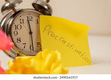 Toradh íomhá ar Procrastination Person