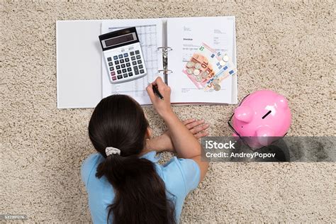 Computer Doing a Calculation માટે ઇમેજ પરિણામ