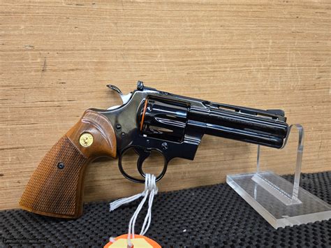 Toradh íomhá ar Colt Python Royal Blue Gold Lining