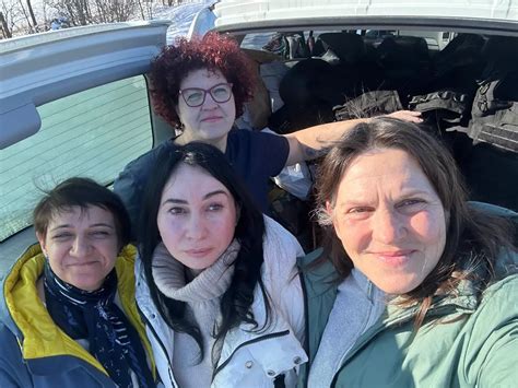 Toradh íomhá ar Blue and Yellow Computer