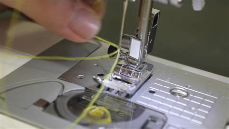 Toradh íomhá ar Sewing Machine with Thread Option