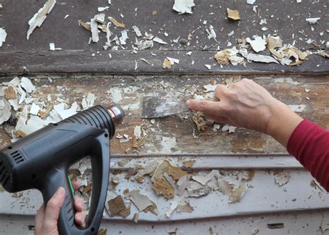 How to Remove Old Paint From Wood Trim に対する画像結果