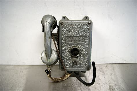 Toradh íomhá ar Wall Mounted Box Telephone