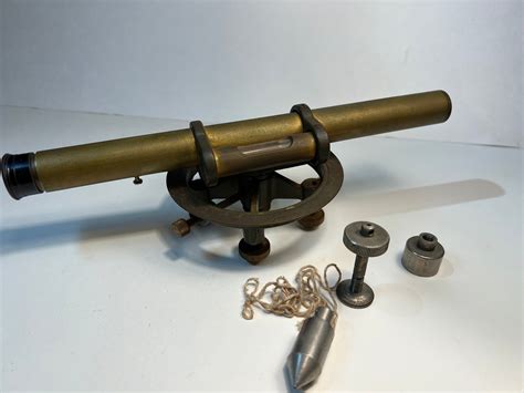 How to Use a Transit Level to Square に対する画像結果