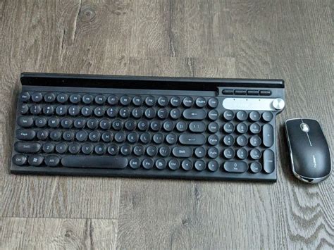 Toradh íomhá ar Computer Keyboard Wireless with a Mouse