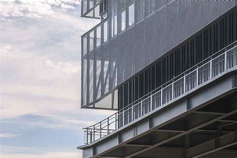 Metal Cladding Office Building に対する画像結果