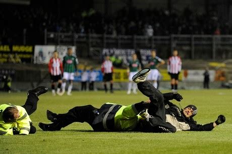 Toradh íomhá ar Stare in Disbelief