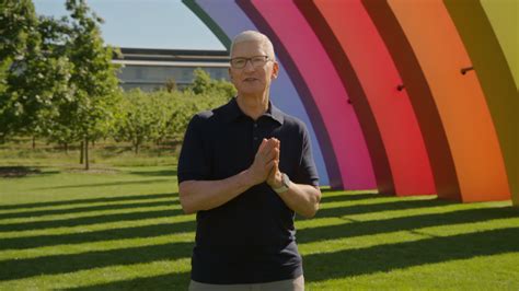 Toradh íomhá ar Tim Cook Jacket