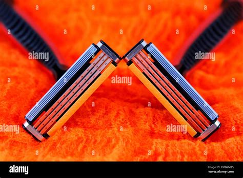 Two Razor Blades に対する画像結果