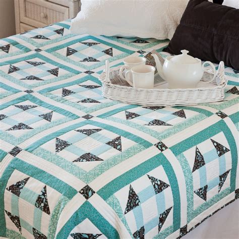 Afbeeldingsresultaten voor How to Quilt an Edge to Edge Quilt Design On a Churn Dash Quilt