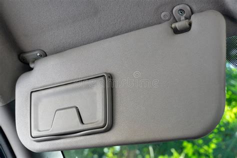 Toradh íomhá ar Closed Small Panel Front View