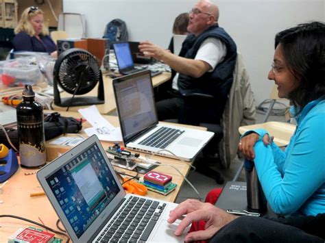 Someone Using Arduino に対する画像結果