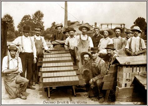 Toradh íomhá ar Digital Multimeter Measuring Voltage