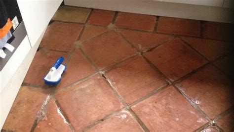 How to Repair Terracotta Pottery に対する画像結果