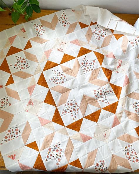 Afbeeldingsresultaten voor Quilt Patterns Using Half Square Triangles