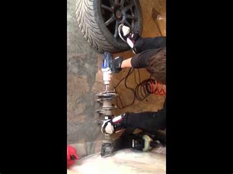 Toradh íomhá ar How to Remove Strut without Spring Compressor