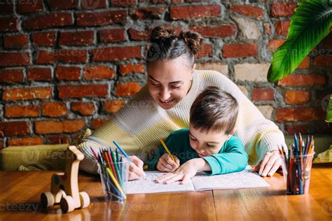 Two Adults and Child Drawing に対する画像結果