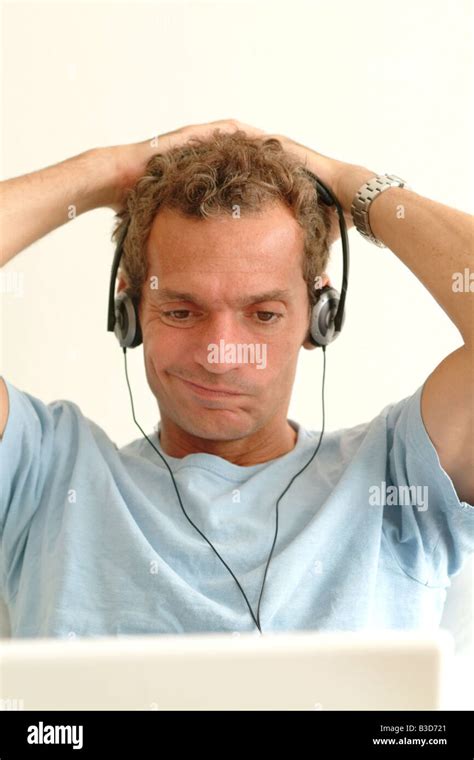 Toradh íomhá ar Computer Screen Face Expression