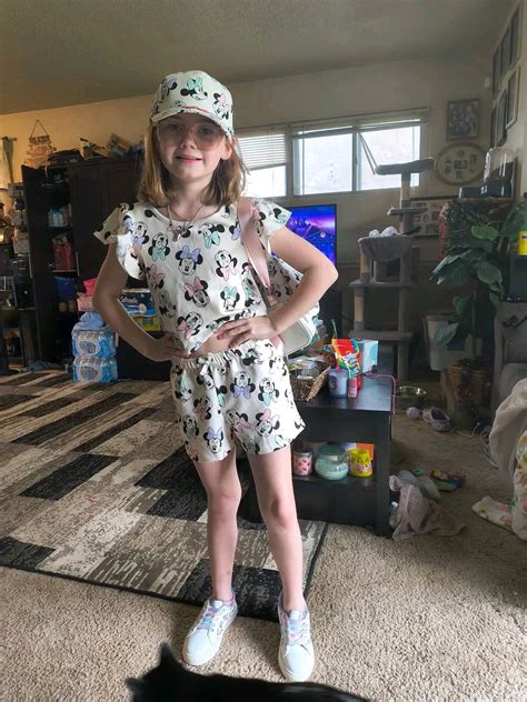 Toradh íomhá ar Using Toilet in a Romper