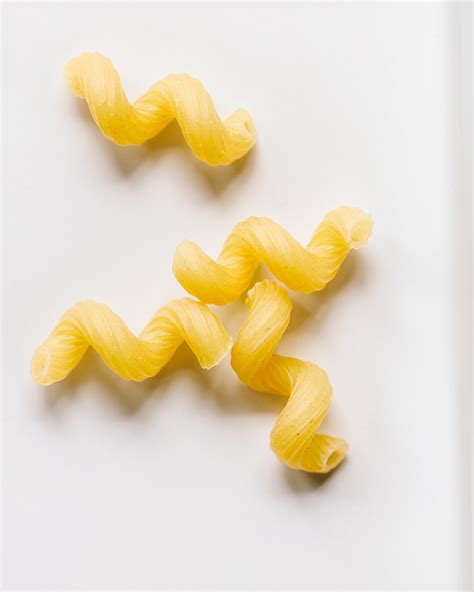 Afbeeldingsresultaten voor Long Curly Pasta