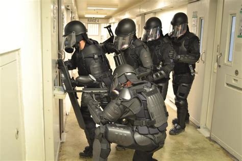 Prison Cell Extraction Techniques に対する画像結果