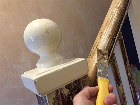 How to Remove Old Paint From Wood Trim に対する画像結果