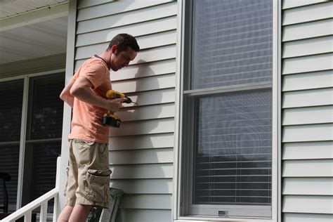 How to Install Outside Light On Vinyl Siding に対する画像結果