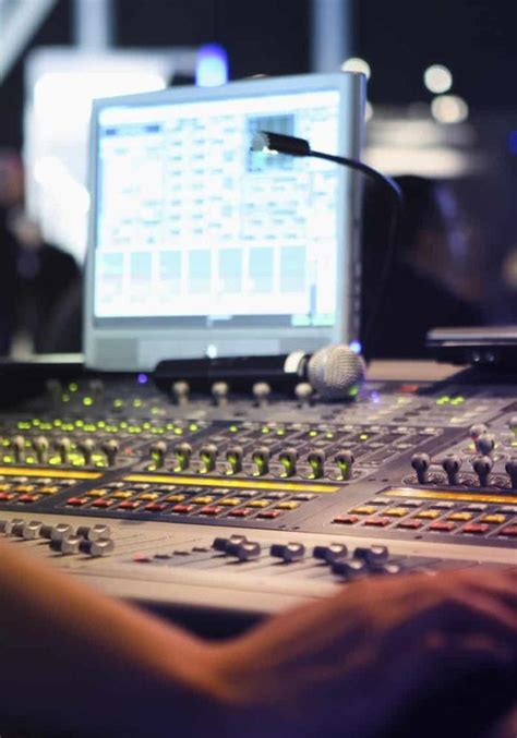 Radio Station Soundboard に対する画像結果