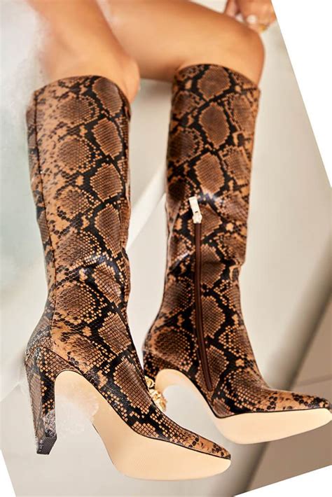 Toradh íomhá ar Brown Python Boots