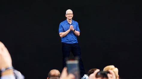 Image result for Wide Tim Cook