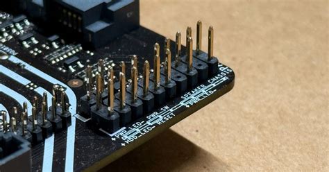 4 Pin Front Panel Header に対する画像結果