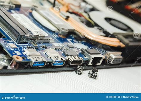 Digital Components Inside the Computer に対する画像結果