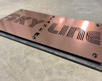 Toradh íomhá ar Custom Stacked Text Sign