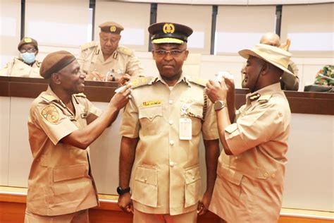 تصویر کا نتیجہ برائے Nigerian Immigration Service Uniform