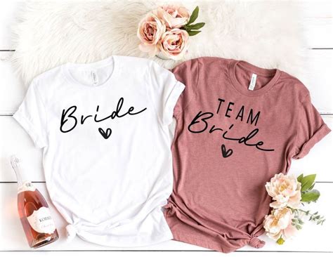 Toradh íomhá ar Team Bride T-Shirt Pink